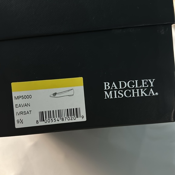 New in box Badgley Mischka bridal flats - Picture 5 of 5